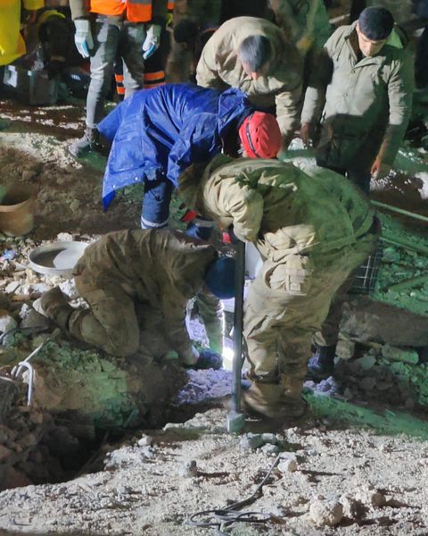MİDYAT İLÇE JANDARMA KOMUTANLIĞINDA GÖREVLİ 2 ASTSUBAY VE 110 GK DEPREM İLE İLGİLİ ÇALIŞMALARA KATILMAK ÜZERE YOLA ÇIKTI.